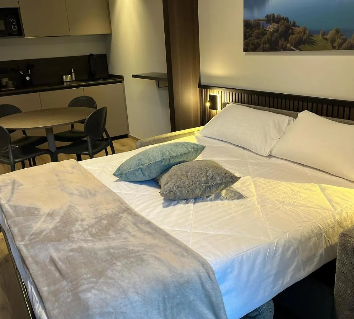 Baia Delle Rose Holiday Apartments Costa Volpino