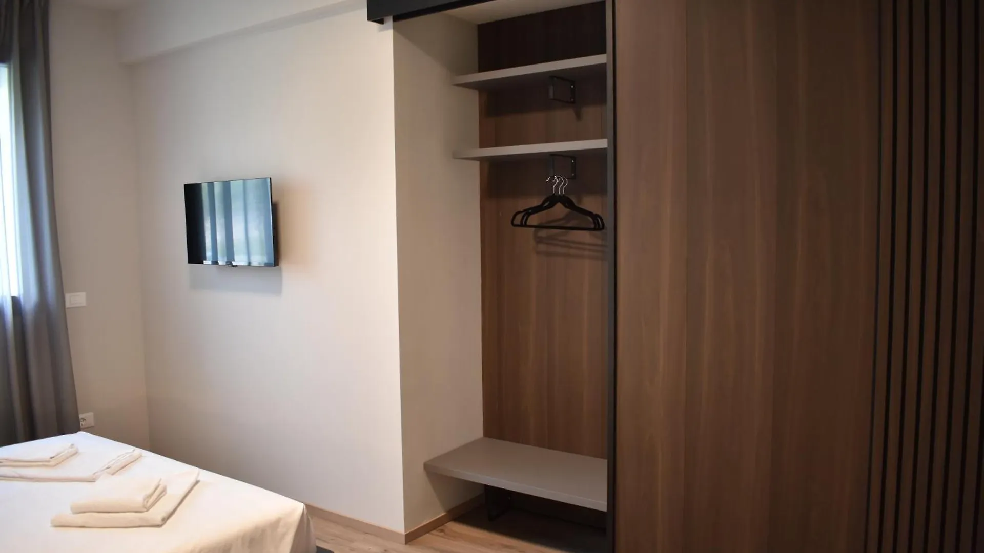 Baia Delle Rose Holiday Apartments Costa Volpino 0*,  Italie