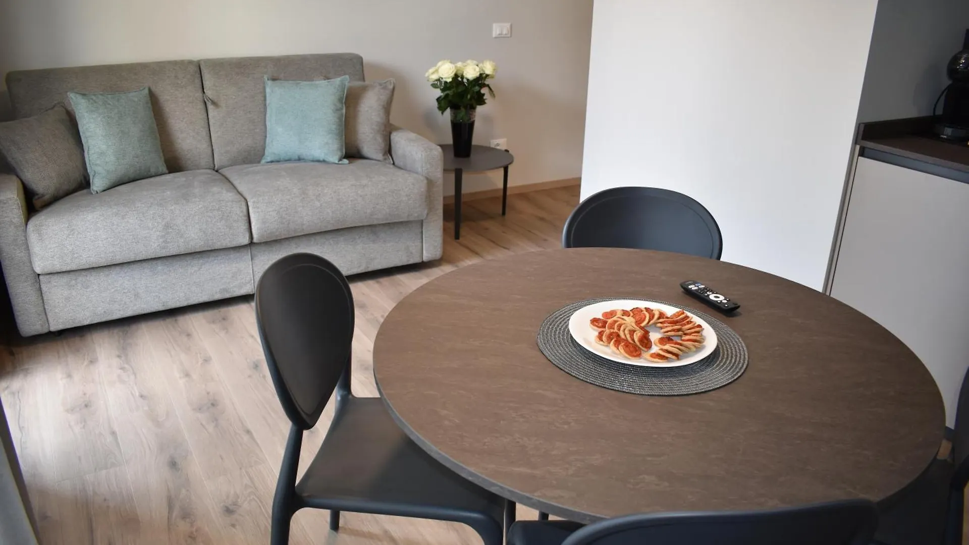 Baia Delle Rose Holiday Apartments Costa Volpino