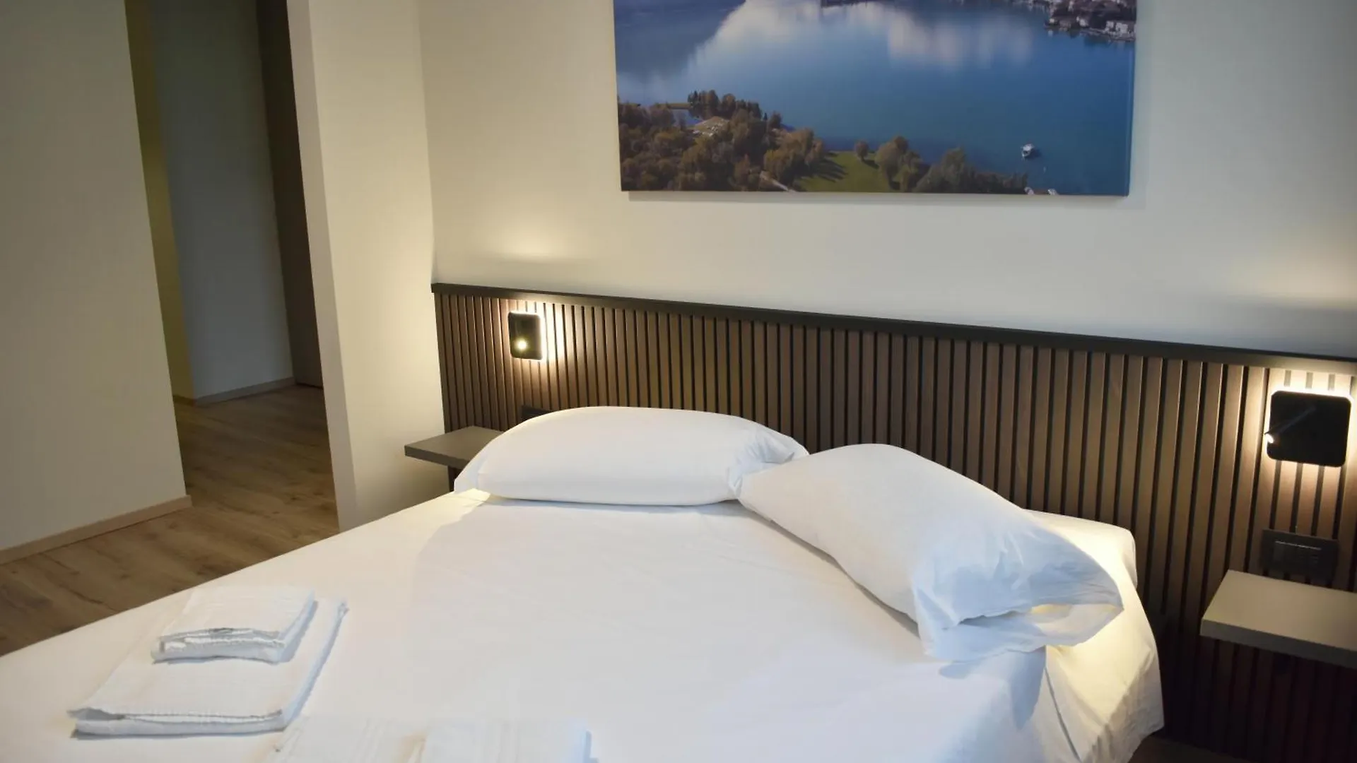 Baia Delle Rose Holiday Apartments Costa Volpino