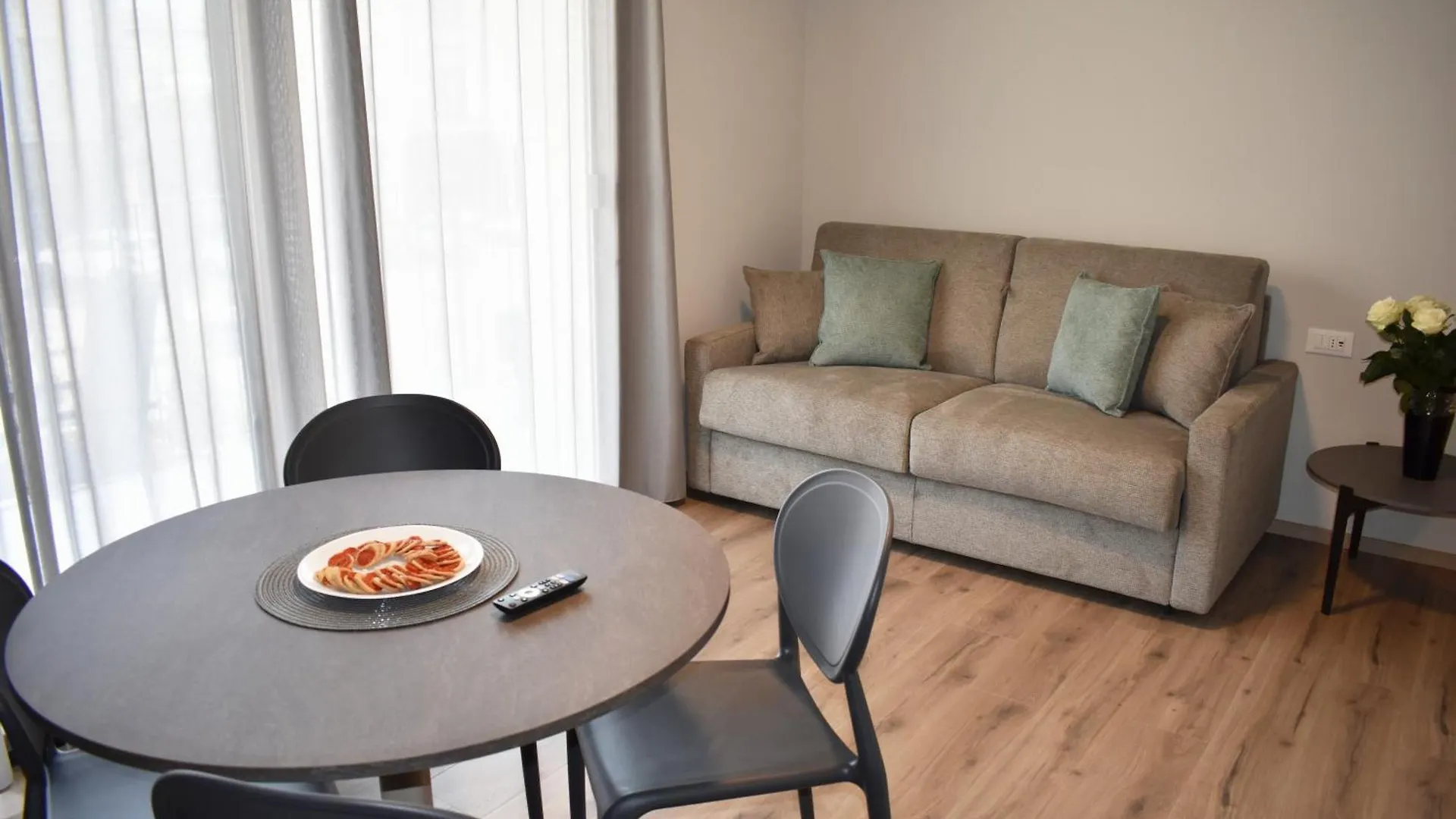 Baia Delle Rose Holiday Apartments Costa Volpino