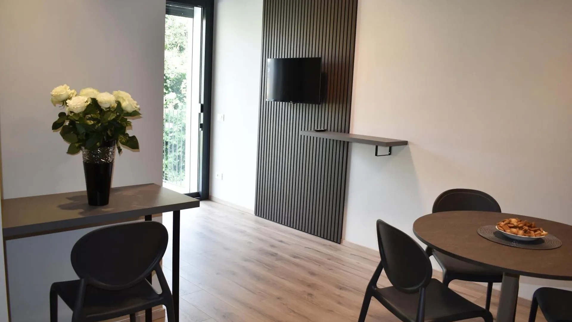 Baia Delle Rose Holiday Apartments Costa Volpino