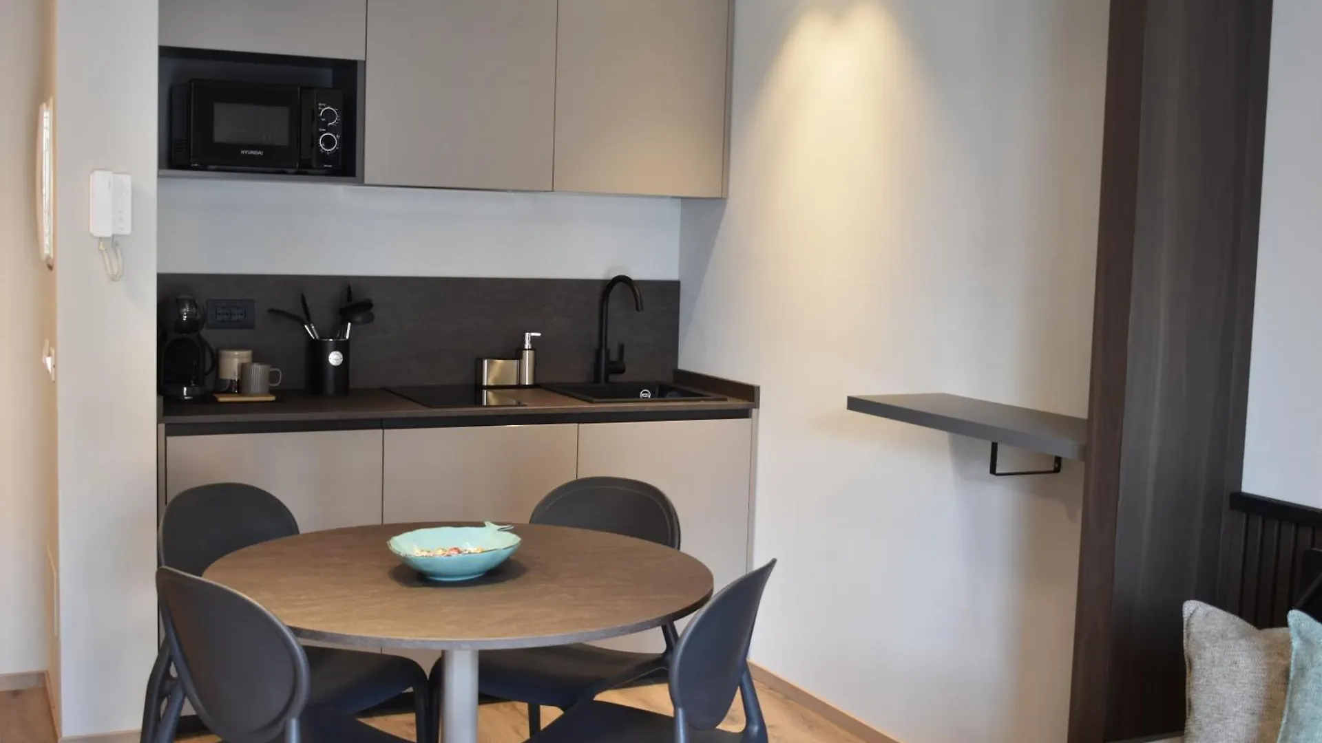 Baia Delle Rose Holiday Apartments Costa Volpino