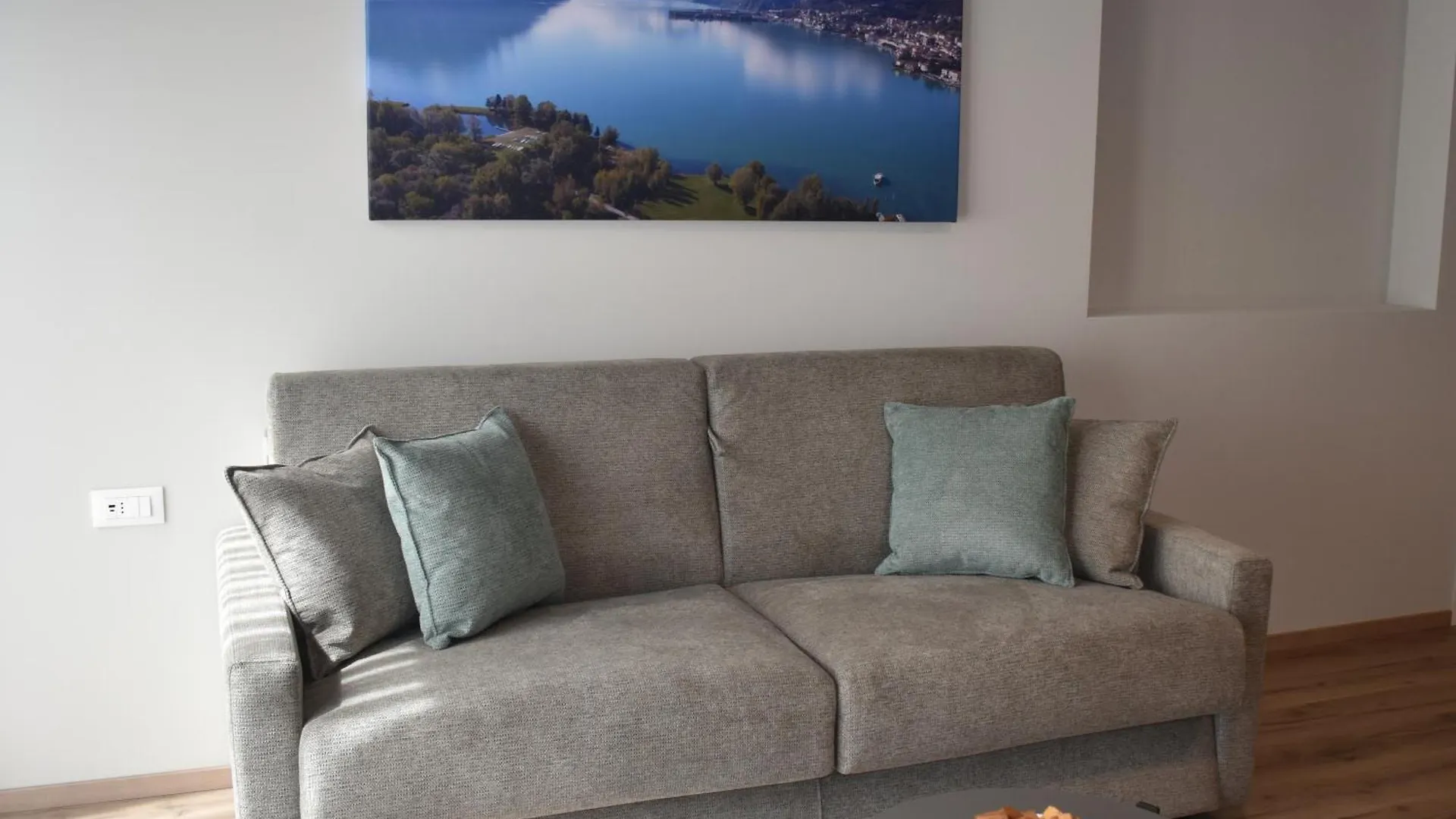 Baia Delle Rose Holiday Apartments Costa Volpino