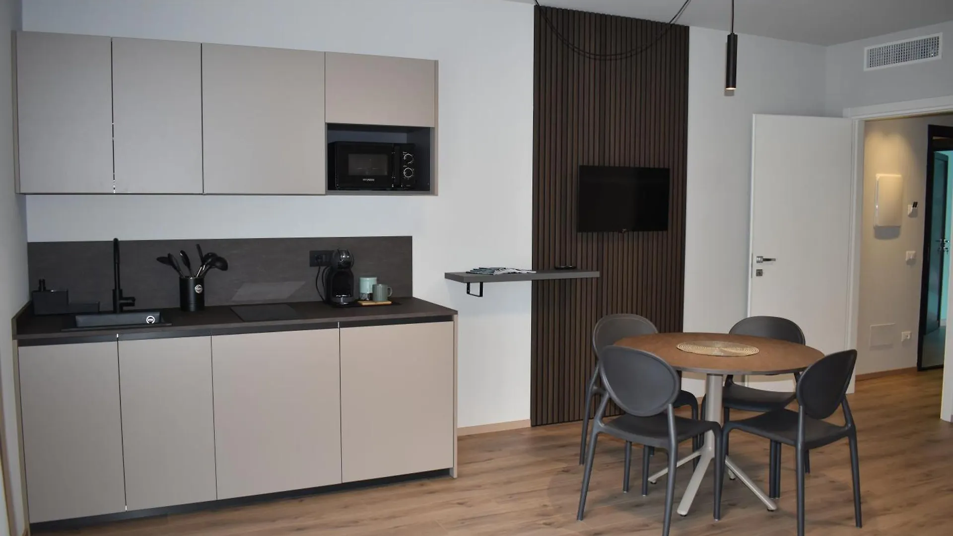 Baia Delle Rose Holiday Apartments Costa Volpino
