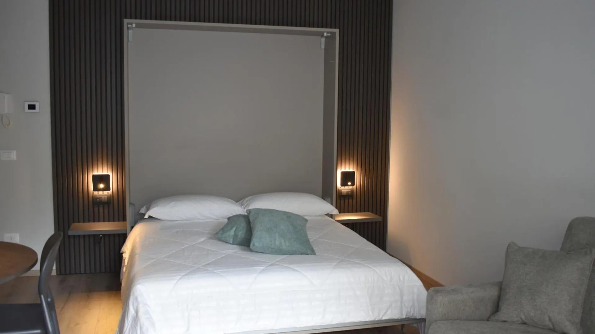 Baia Delle Rose Holiday Apartments Costa Volpino