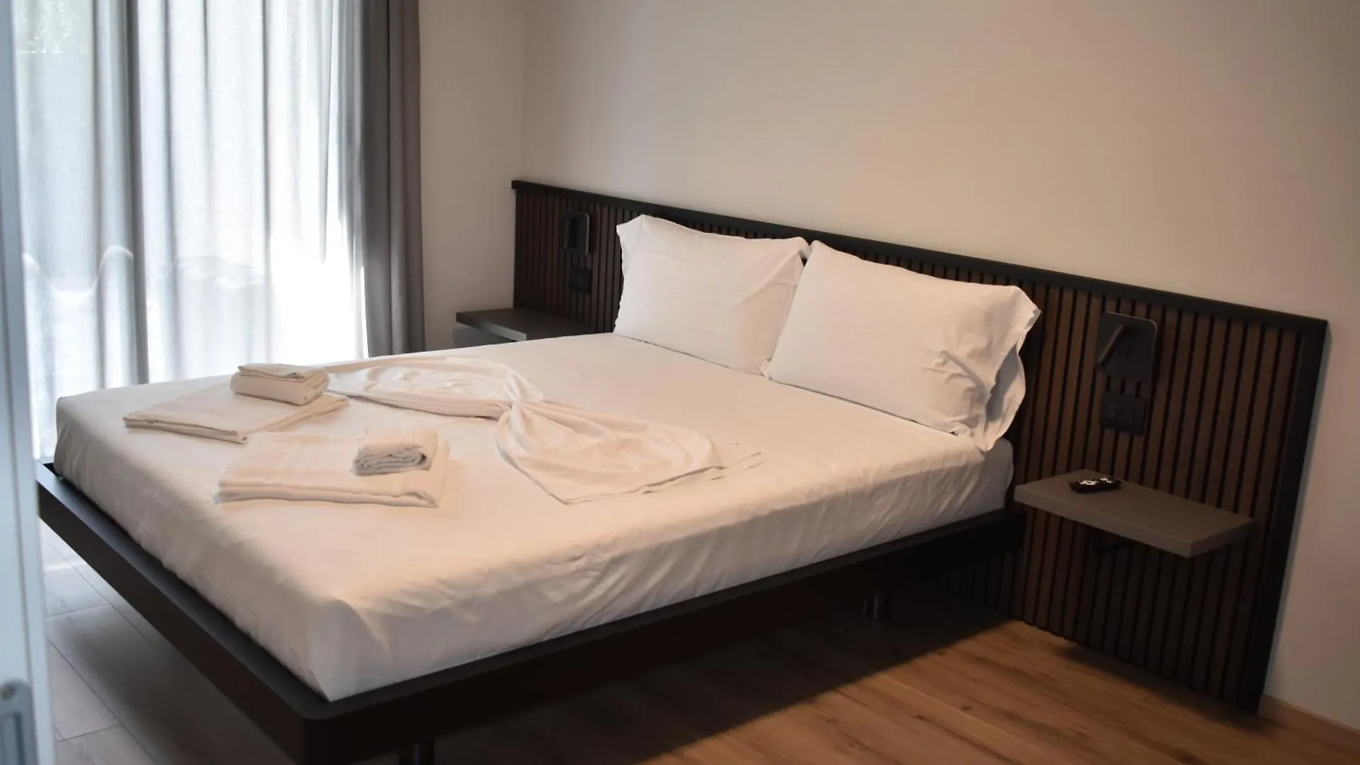 Baia Delle Rose Holiday Apartments Costa Volpino
